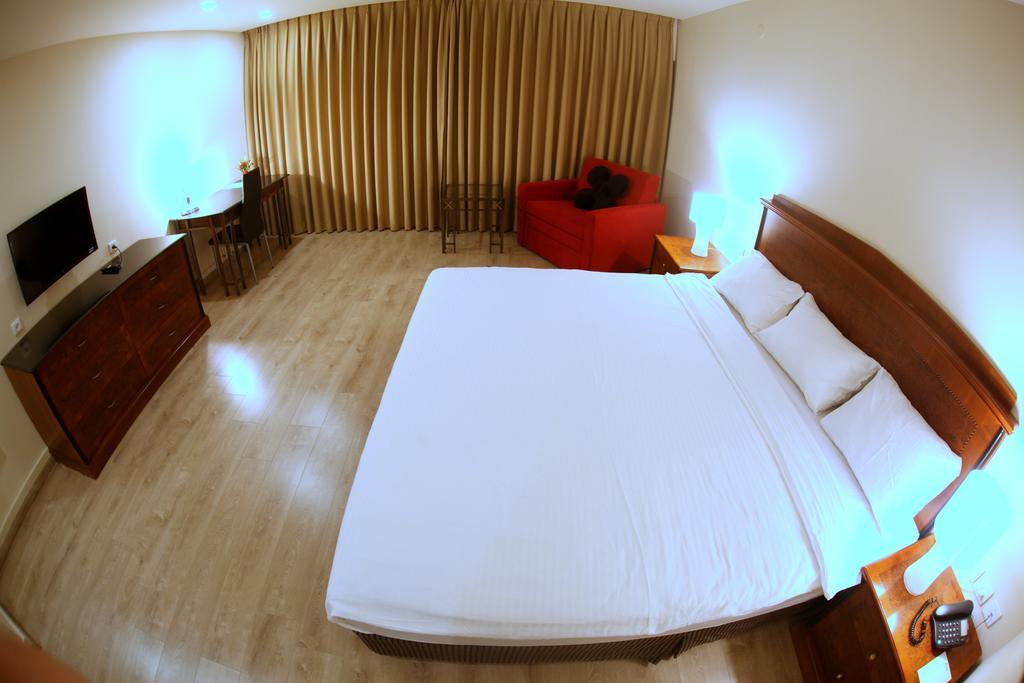 Avia Hotel & Resort Yehud-Monosson Exterior foto